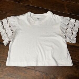 GAP White Cropped T Shirt Eyelet Lace Ruffle Sleeve Size L